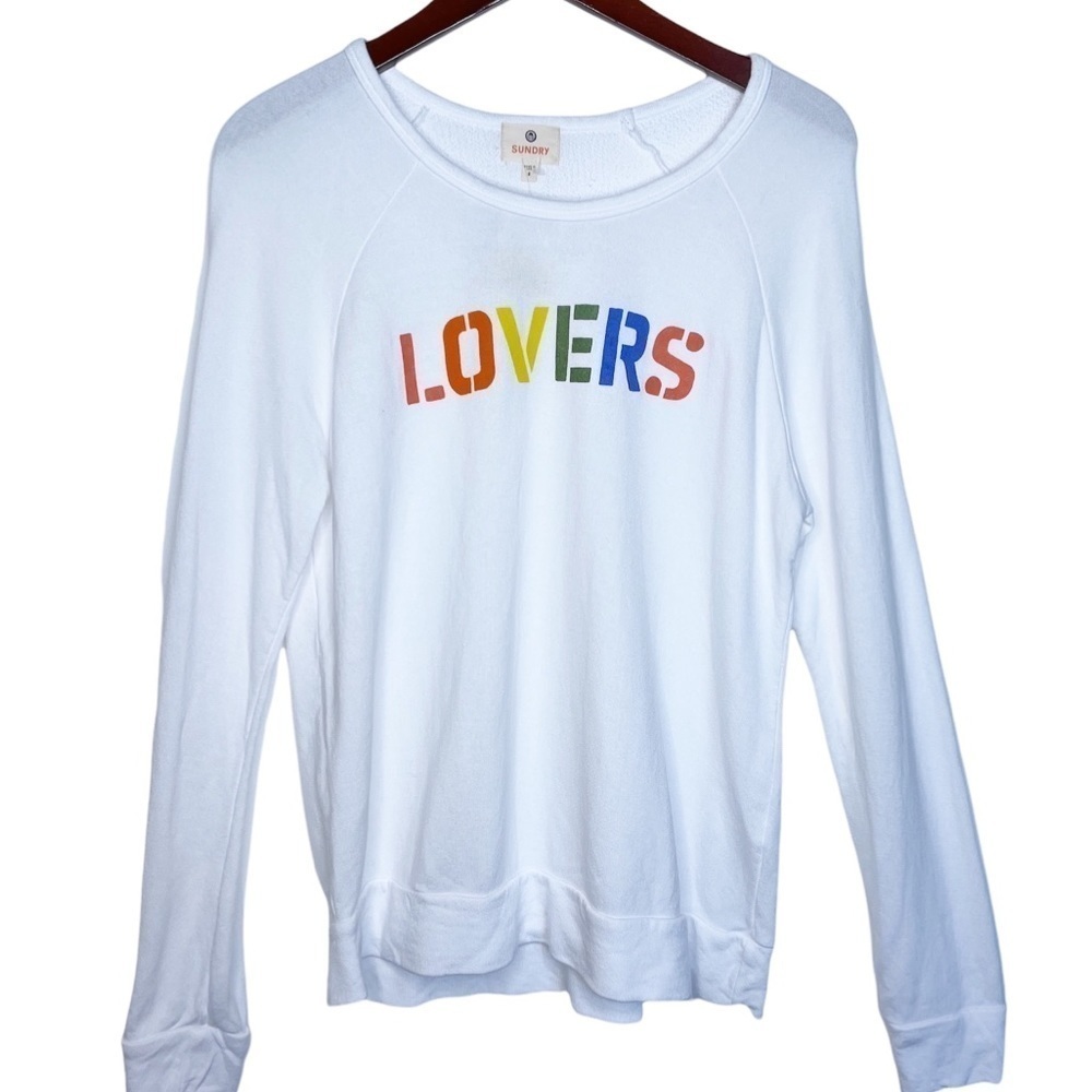 SUNDRY NEW Rainbow “Lovers” Graphic Front Sweatshirt Top Size Medium in Rainbow